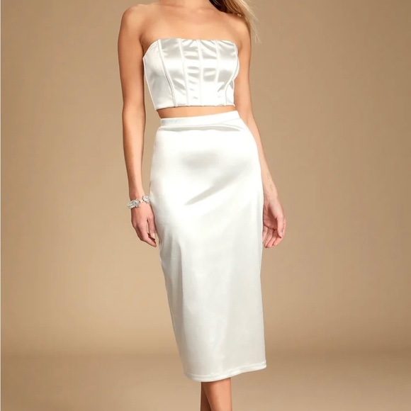 🤍GORGEOUS Lulu’s 2 Piece White Satin Corset and Pencil Skirt Dress Set 🤍 - Picture 1 of 10
